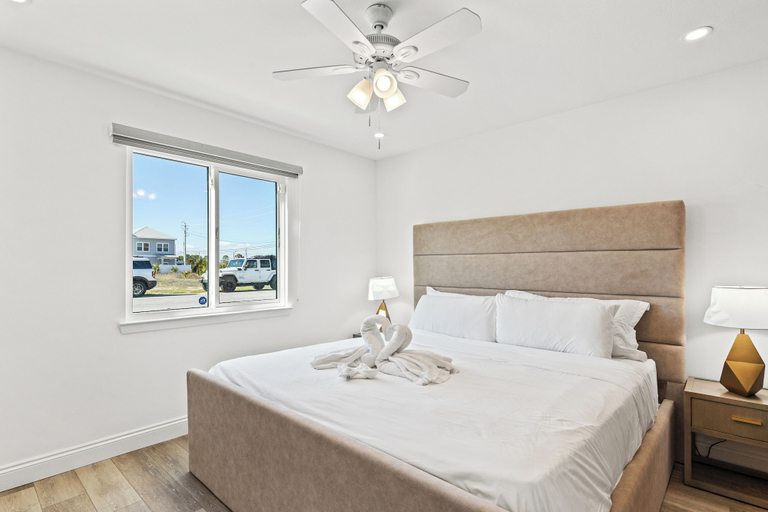 Bedroom 3, Ocean Breeze, Bay