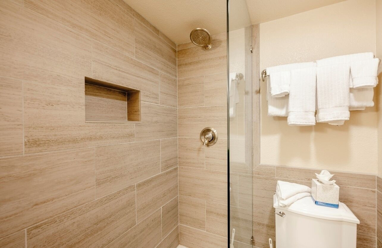 Bathroom 4, Village Point 101, Summit