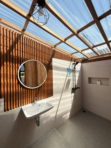 Bathroom 16