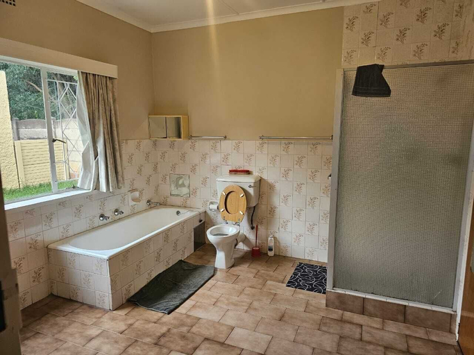 Bathroom 2, J&M GUEST HOUSE, City of Johannesburg