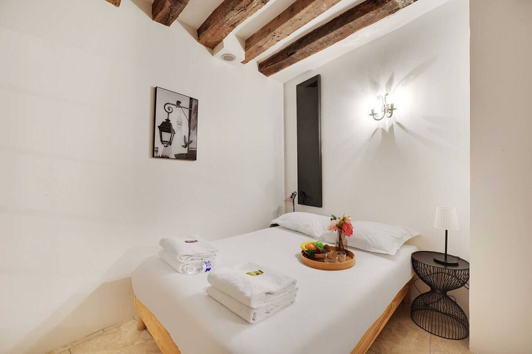 Others 3, Appartement Maître Albert, Paris