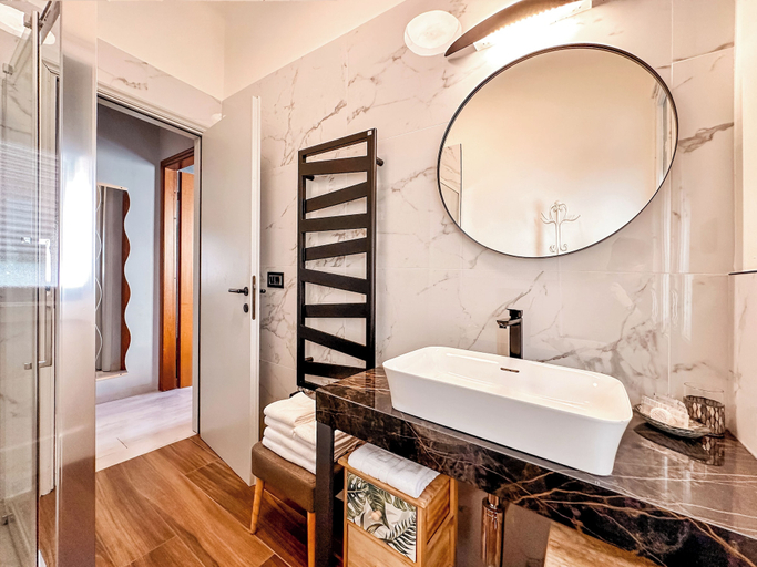 Bathroom 3, Hotel Alba, Genova