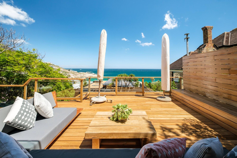 Room 4, 3bed Apt 4-min to Llandudno Beach Backline Views, City of Cape Town