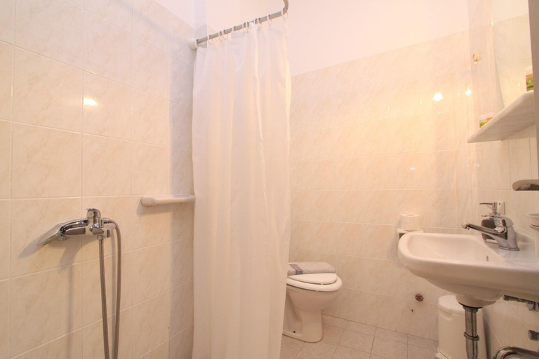 Bathroom 5, Nemesis, South Aegean
