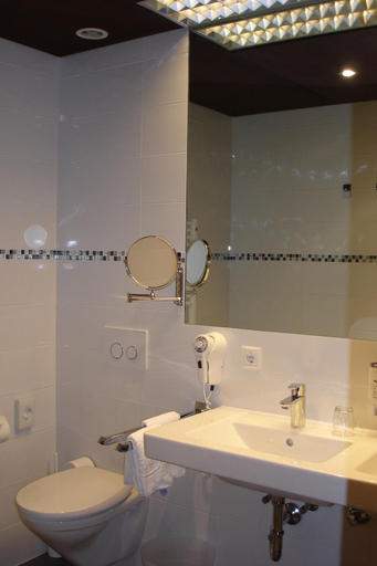 Bathroom 3, Hotel Latemar, Bolzano