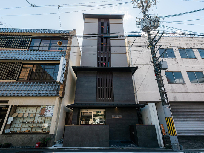 Exterior & Views