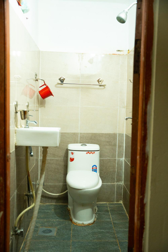 Bathroom 2, Universal Hotel & Lodge - Gorkha, Gandaki