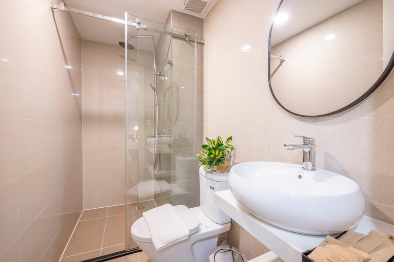 Bathroom 28