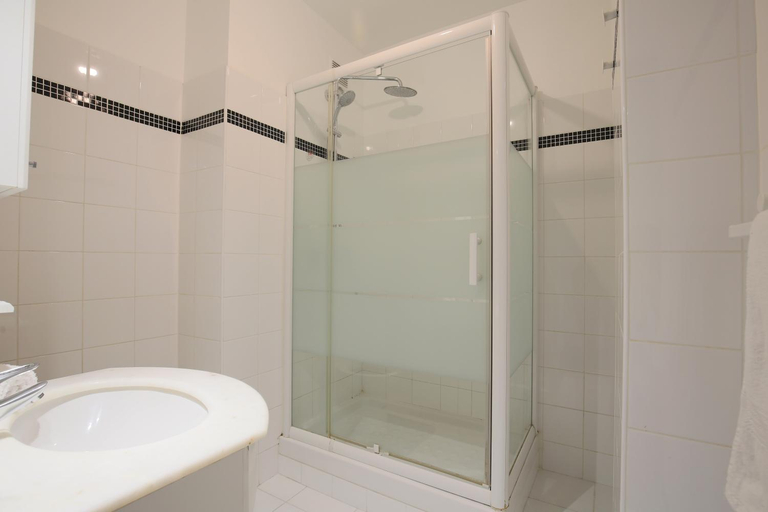 Bathroom 2, Chic Two Bedroom Apartment steps from Champs Elysees, Paris