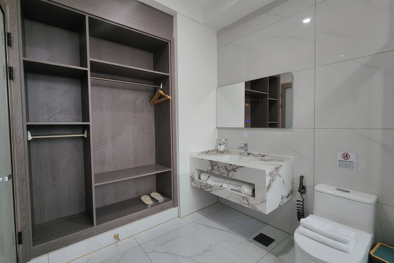 Bathroom 4, Mactan Grand Golden Hotel near Airport, Lapu-Lapu City