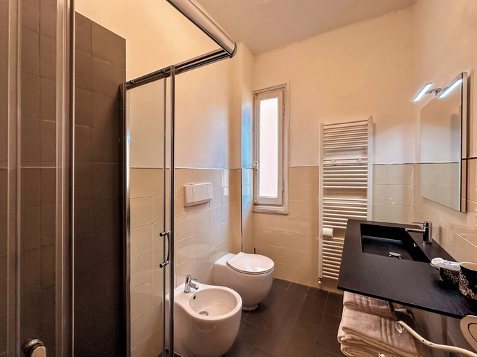 Bathroom 4, Hotel Alba, Genova