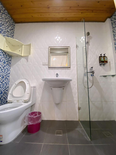 Bathroom 4, Big Fish Homestay, Penghu