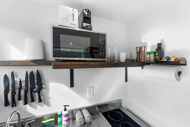 Others 5, Sleek & Stylish Urban Loft, Seattle