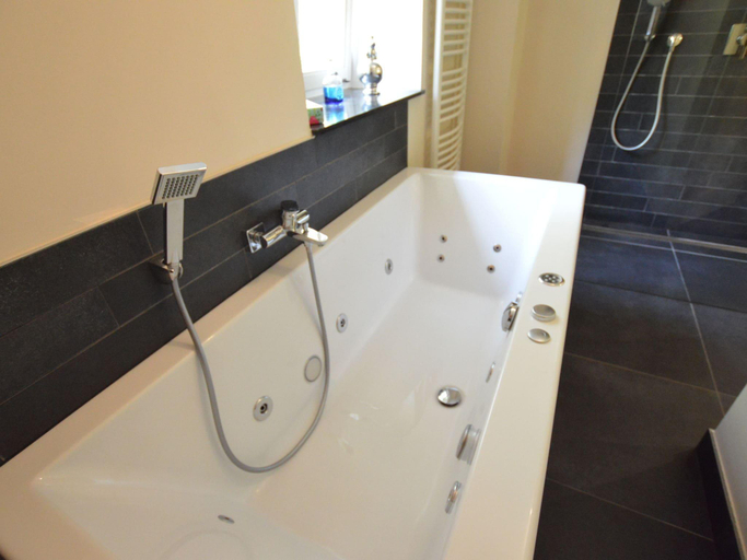 Bathroom, Holiday Home Slenaken with Valley Views, Gulpen-Wittem