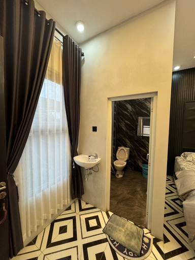 Bathroom 5, Claudya Guest House Syariah, Wonosobo