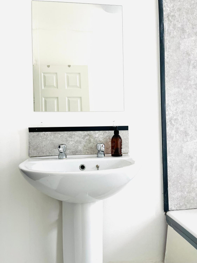 Bathroom 2, Room near Anfield Stadium - Easy Check-in, Sefton