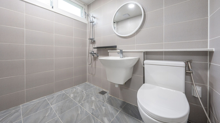 Bathroom 3, Yeosu Everyday Small Changes Pension, Yeosu