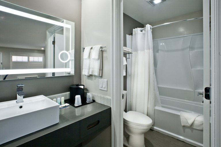 Bathroom 4, Bay Area Inn & Suites, Alameda
