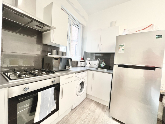 Others 2, Flat 2, London