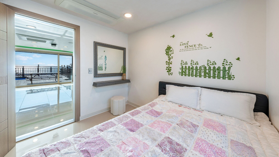 Bedroom 3, Pohang Blue Hill Pension, Pohang