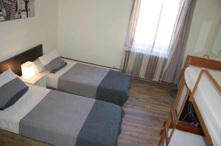 Bedroom 2, Centre Familial de Vacances Les Sylvageois, Rhône