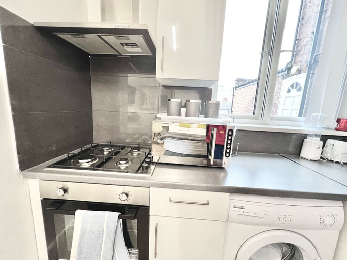 Others 5, Flat 2, London