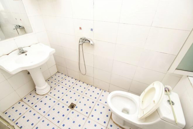 Bathroom, Guangde Linyuan Hotel, Xuancheng