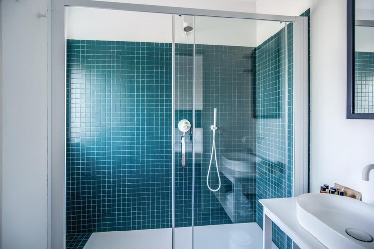 Shower 2, Casa Crawford, Napoli