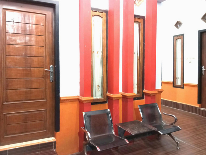 Others 3, Villa Cahaya 2 Guci Mitra RedDoorz, Tegal
