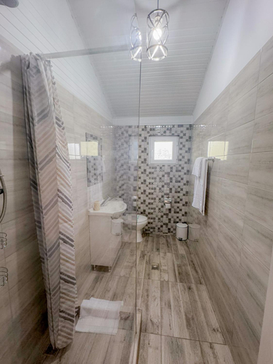 Others 2, Mafmaf Tiny Houses - incasare cu card de vacanta, Navodari