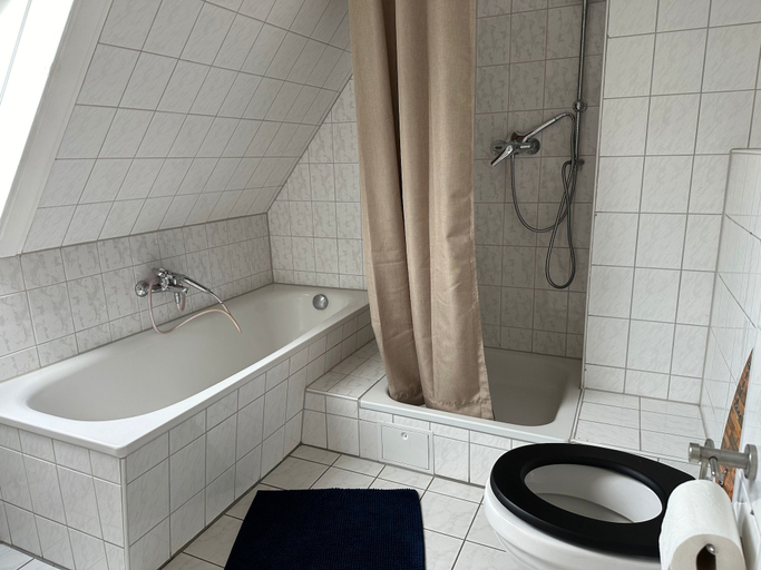 Bathroom 5, Elbnahes Juwel in Hamburg Wedel, Pinneberg