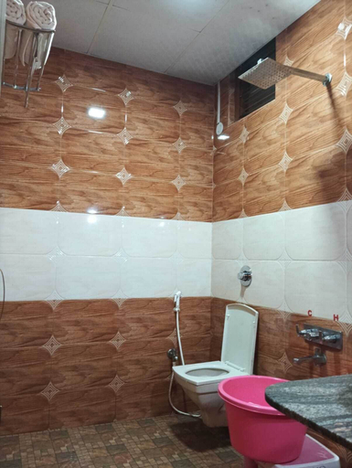 Bathroom 3, Sri Ratna Lodge, Uttara Kannada