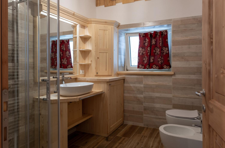 Bathroom 3, ALLE ANTICHE MINIERE - CASA VACANZE, Belluno
