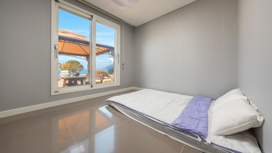 Bedroom 3, Yeosu Everyday Small Changes Pension, Yeosu