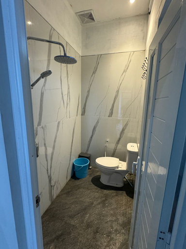 Bathroom 4, Claudya Guest House Syariah, Wonosobo