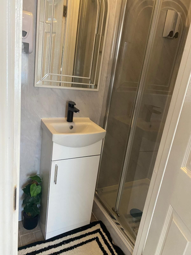Bathroom 4, Aimi Residence, London