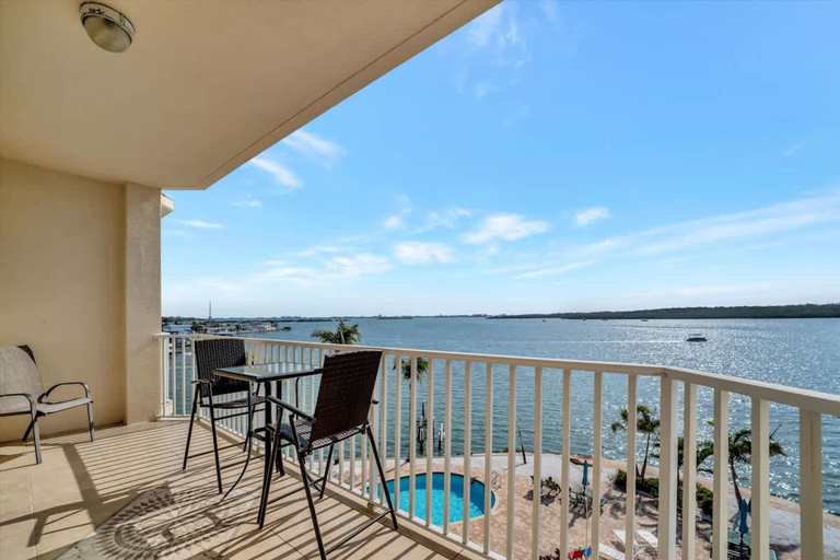 Room 4, Sunlit Bayview Suite Balcony Pool Hot Tub, Pinellas