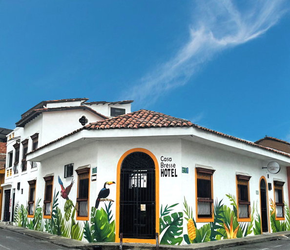 Exterior & Views