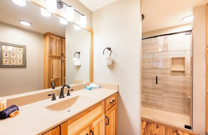 Bathroom 3, Longbranch #108, Summit
