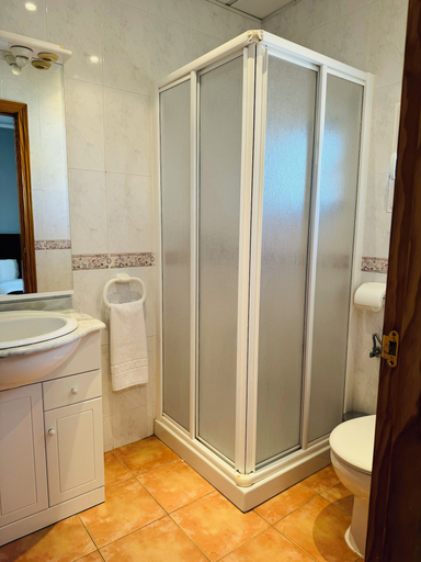 Bathroom 3, Ballestar Hotel Bar & Grill, Cuenca