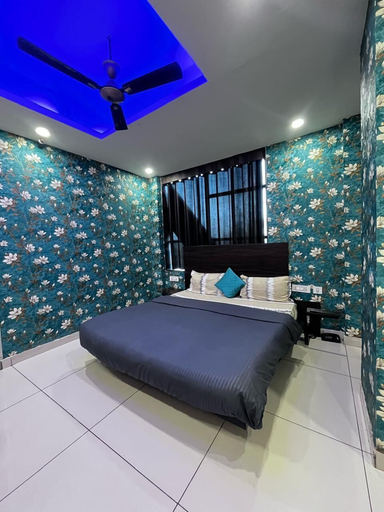 Bedroom 4, Kinsfolk Inn Hotel And Banquet, Gautam Buddha Nagar