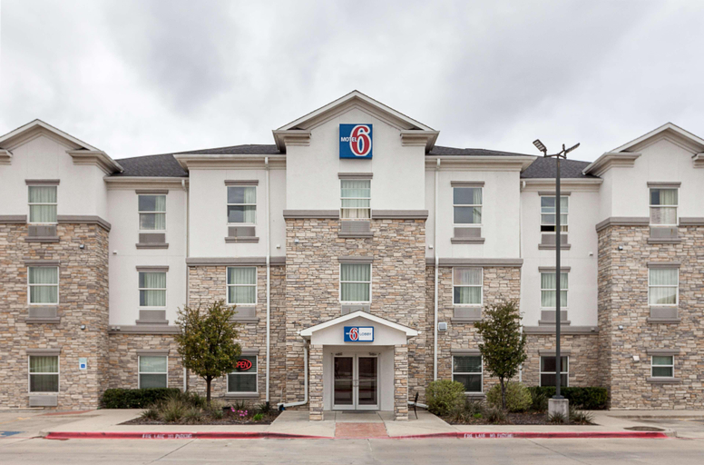Exterior & Views 2, Motel 6 Fort Worth, TX, Fort Worth