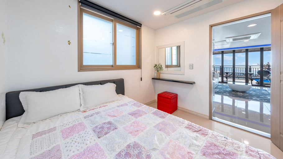 Bedroom 3, Pohang Blue Hill Pension, Pohang