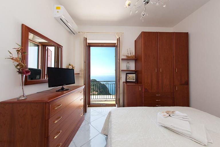 Bedroom 3, Villa Lo Smeraldo Ravello Luxury Home, Salerno