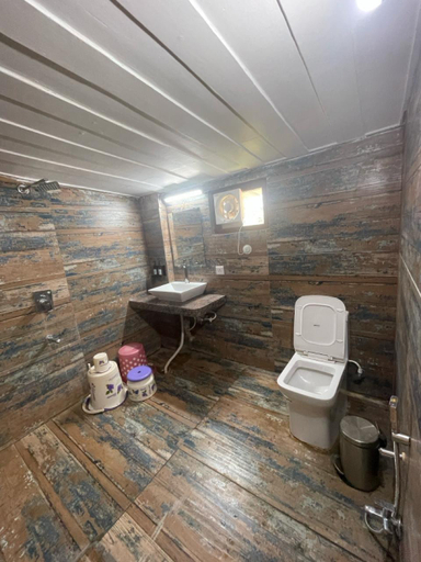 Bathroom, ARK Residency, Hoshangabad