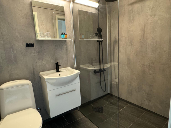 Bathroom 3, Lyngenfjord Hotel, Storfjord