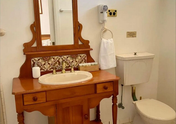 Bathroom 3, Bluebush Estate, Cessnock