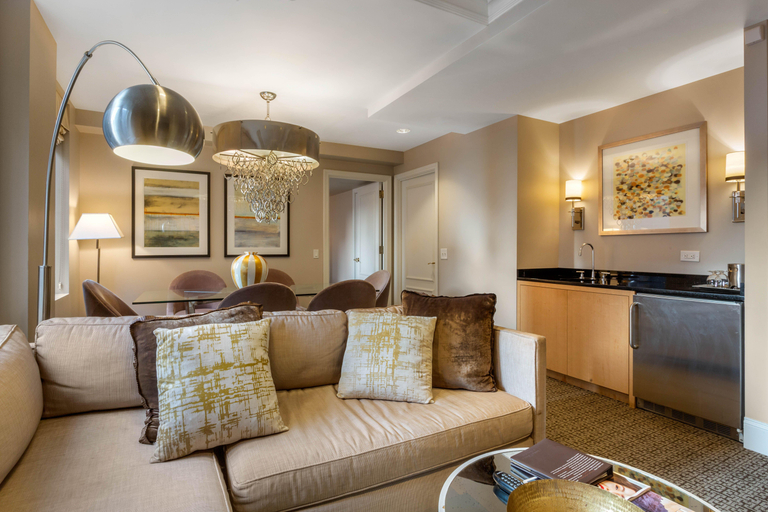 Public Area 3, Omni Berkshire Place, New York