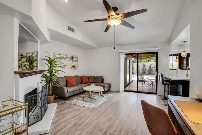 Room 4, Paradise at Waring Place, Riverside