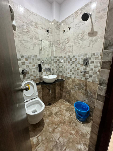 Bathroom 3, Cable Car, Varanasi